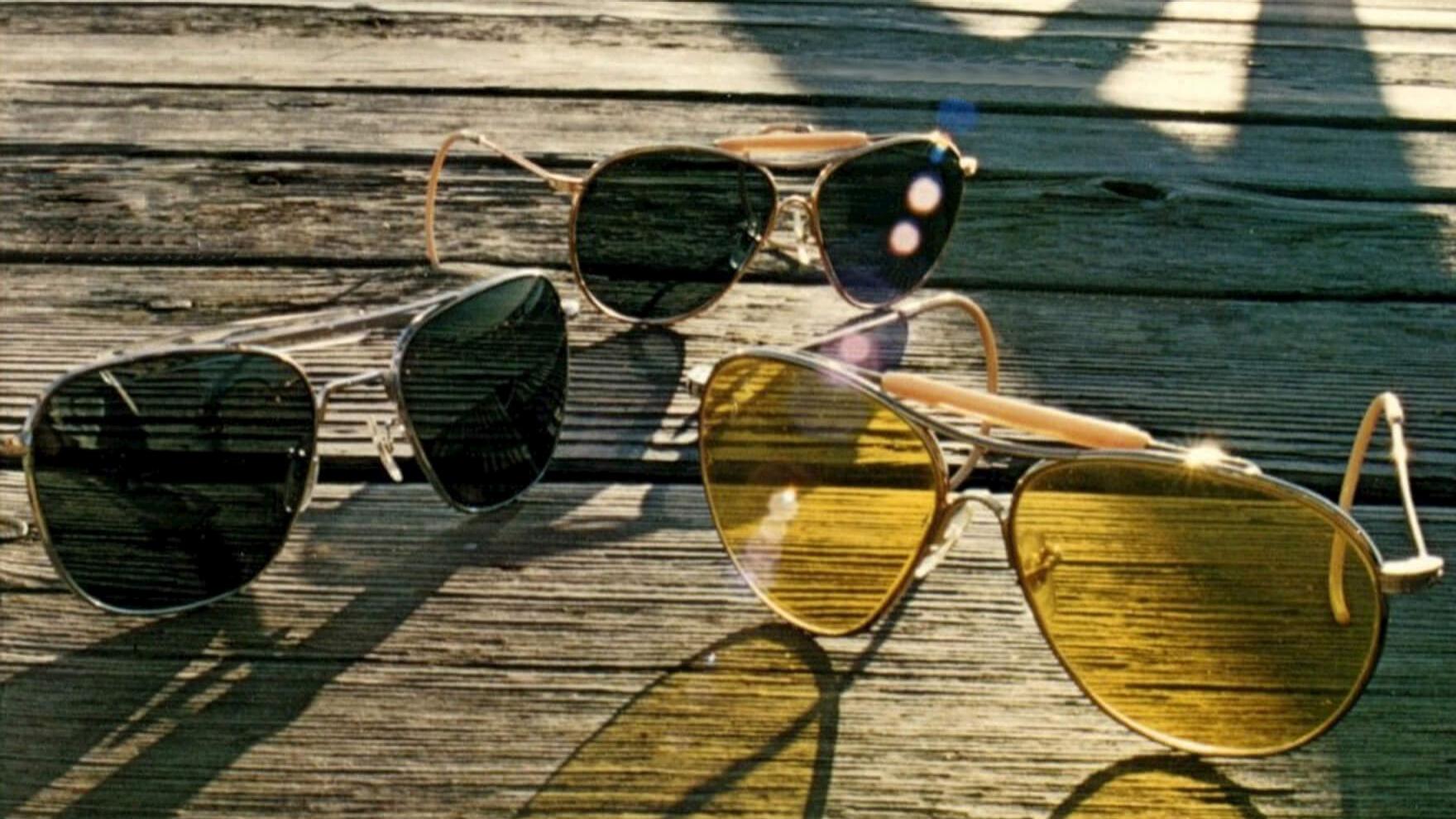 1980년대: 탑건과 기이한 선글라스 사이