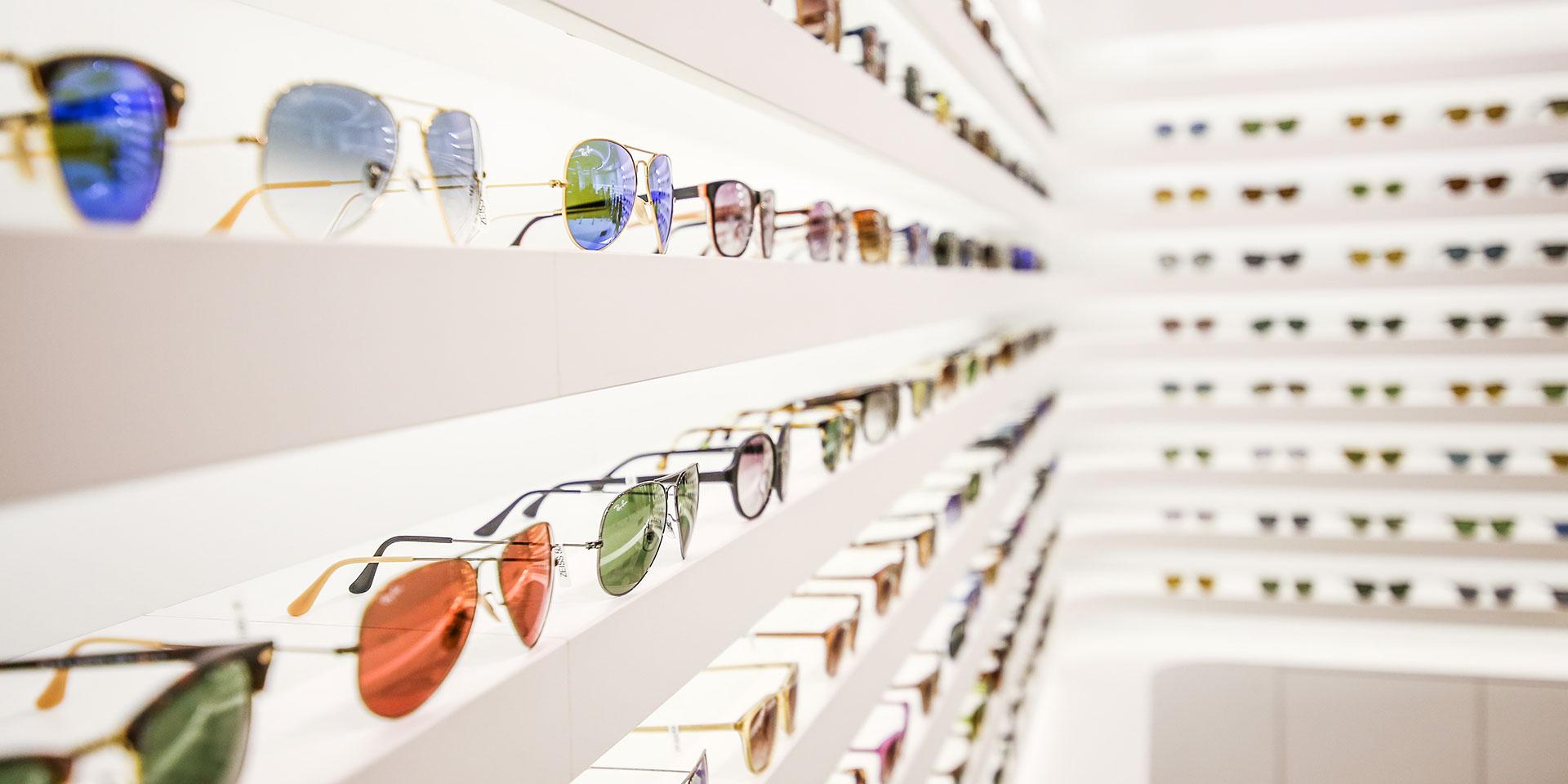 개인 맞춤형 안경 렌즈와 "기성품" 렌즈의 차이는 무엇인가요?