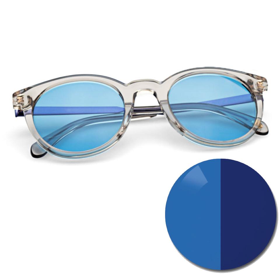 자이스 어댑티브선 단색 블루가 적용된 안경과 옅은 농도와 짙은 농도로 구분된 색상점