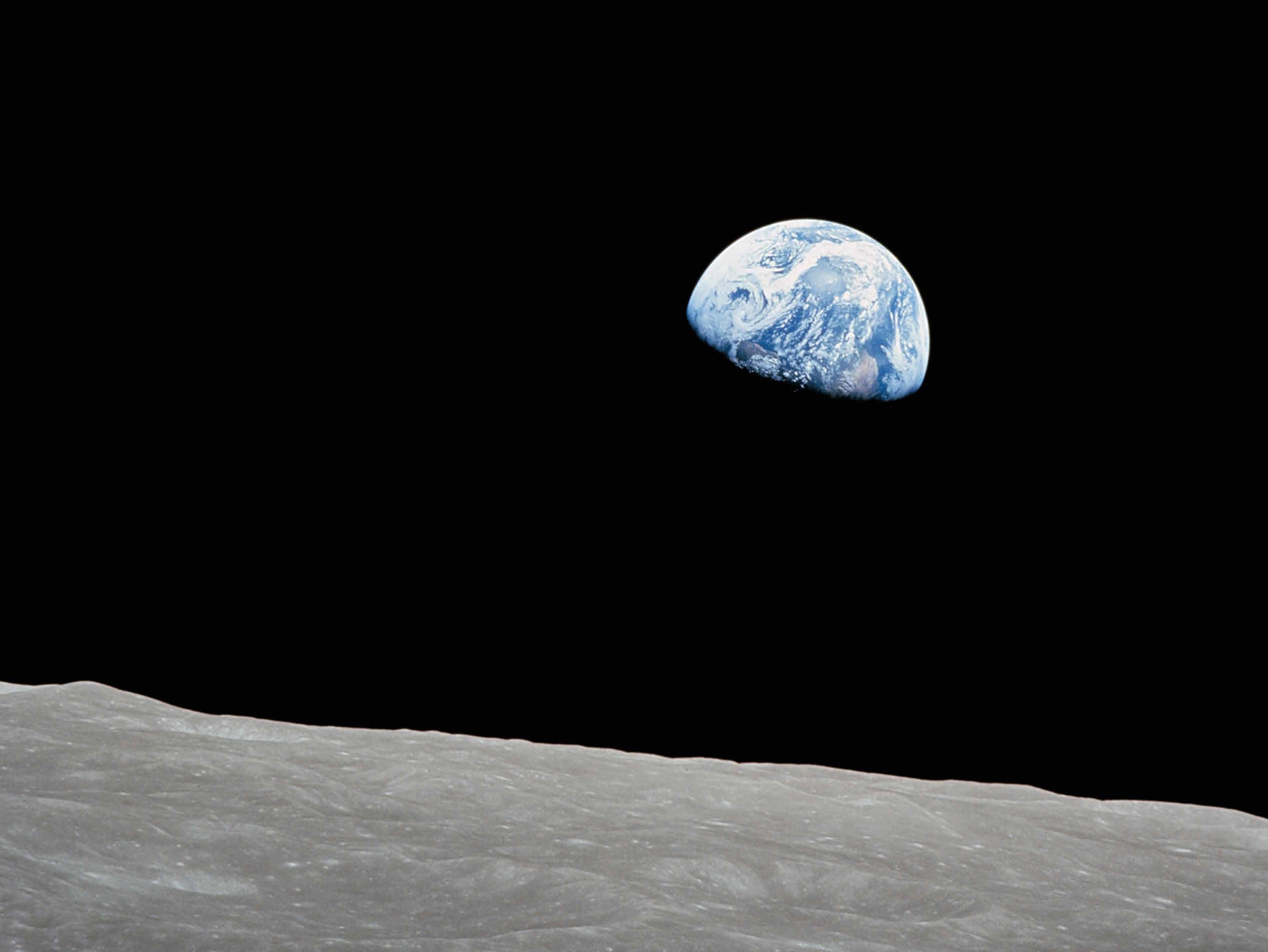 자이스의 대표적인 이야기 중 하나는 바로 달의 표면에 서서 지구를 바라보겠다는 포부입니다.